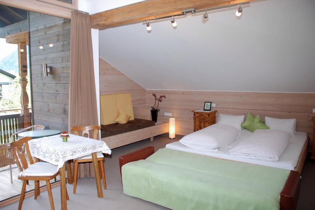 Landhaus Schoesser-Brandler Mayrhofen Room photo