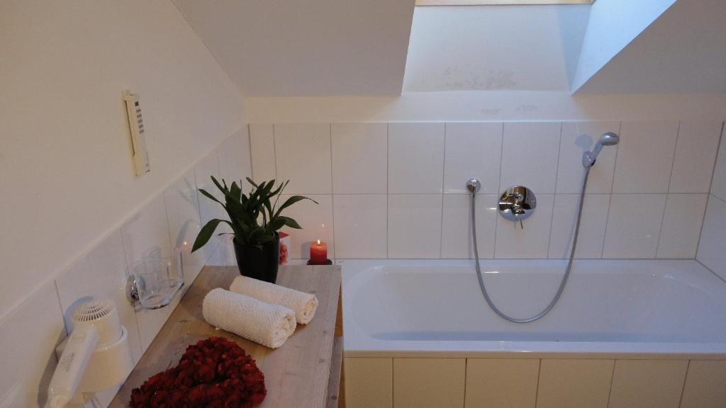 Landhaus Schoesser-Brandler Mayrhofen Room photo